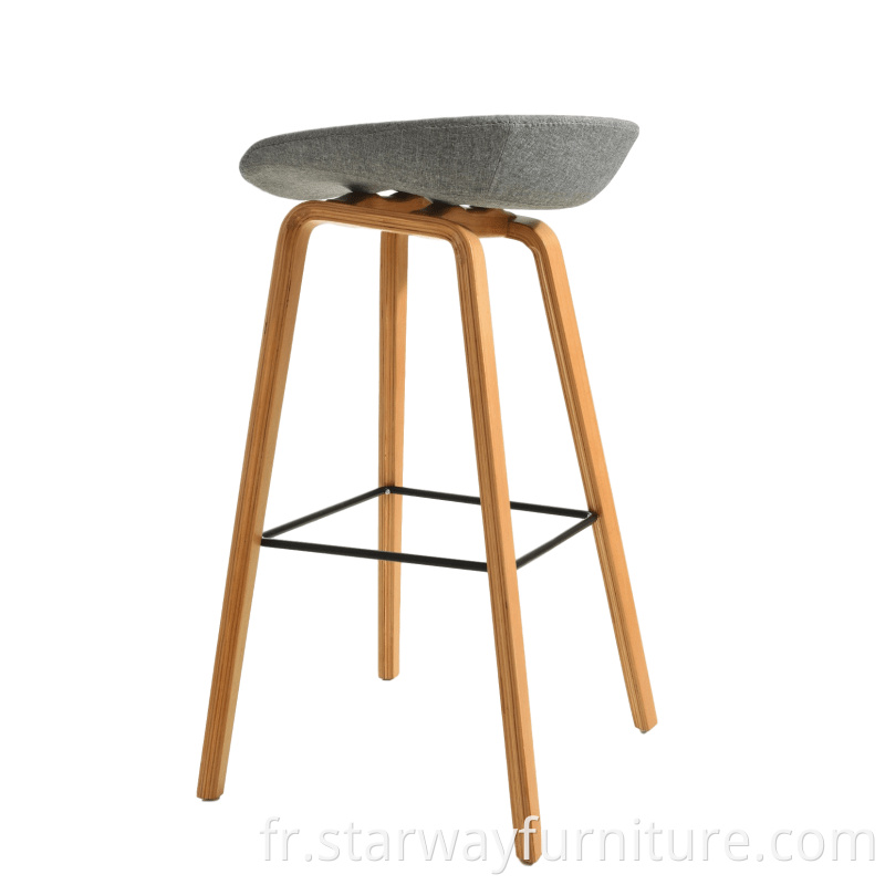 Tabouret moderne Tabouret de repose-pieds Métal Jambes PP Plastique Tissu Siège couvert avec chaise à barre de contreplaqué pour restaurant